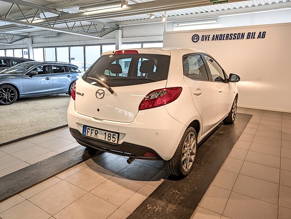 Mazda 2 4 of 5