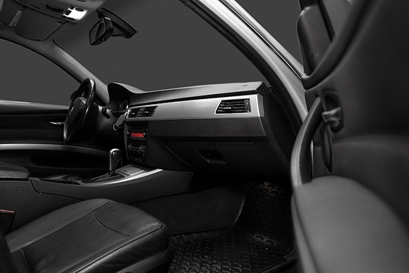BMW 330Xi 14 of 17