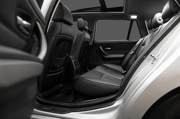 BMW 330Xi 16 of 17