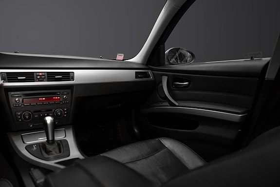 BMW 330Xi 13 of 17