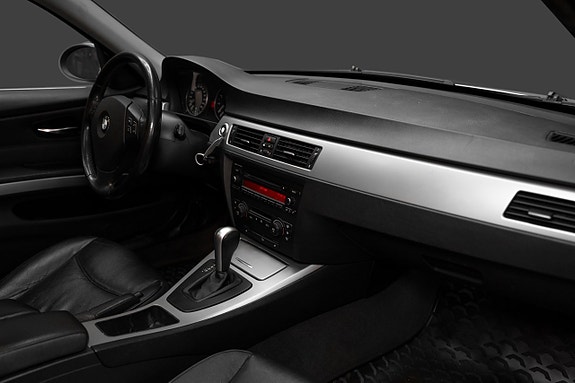 BMW 330Xi 15 of 17