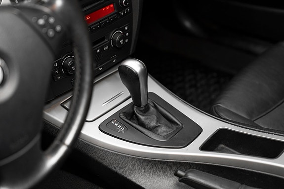 BMW 330Xi 12 of 17
