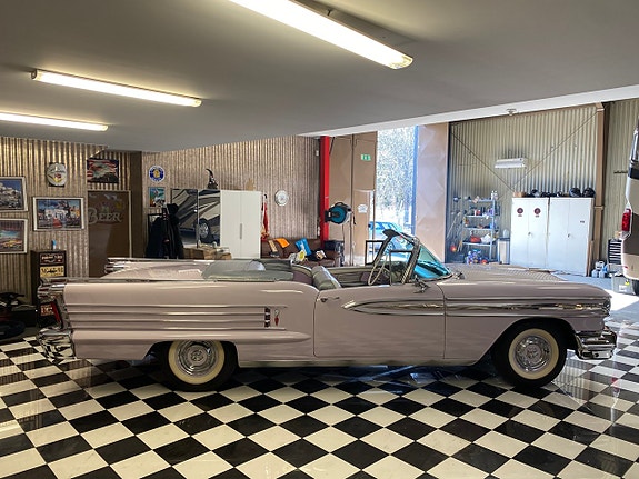 Oldsmobile 98 5 of 23