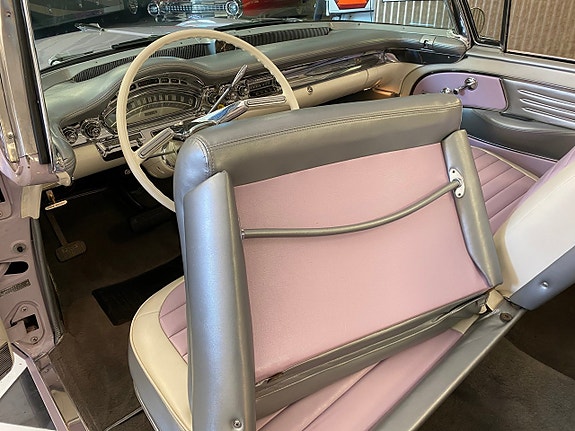 Oldsmobile 98 17 of 23