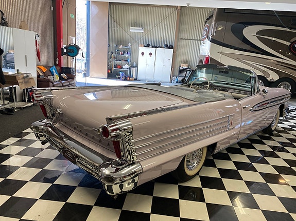 Oldsmobile 98 4 of 23