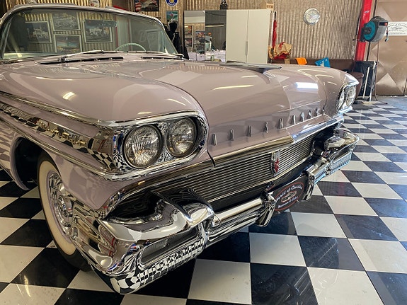 Oldsmobile 98 9 of 23