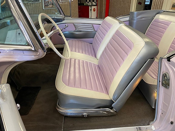 Oldsmobile 98 13 of 23