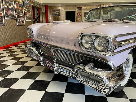 Oldsmobile 98 10 of 23