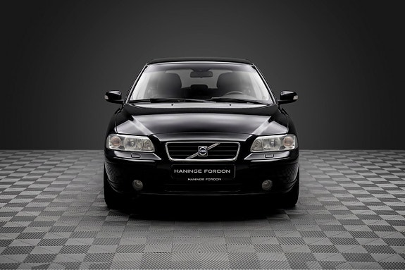 Volvo S60 2 of 5