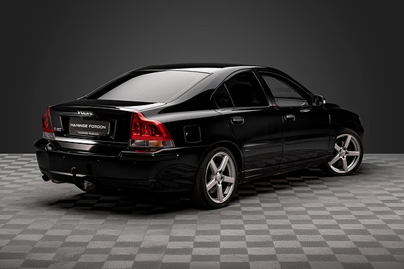 Volvo S60 4 of 5