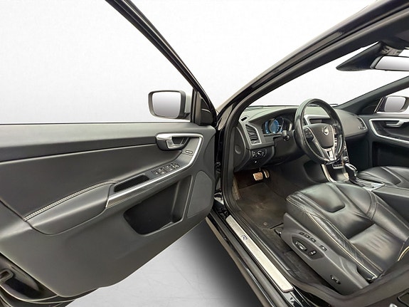 Volvo XC60 9 of 30