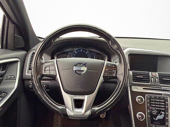 Volvo XC60 13 of 30