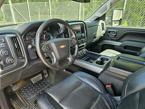 Chevrolet Silverado 1500 8 of 10