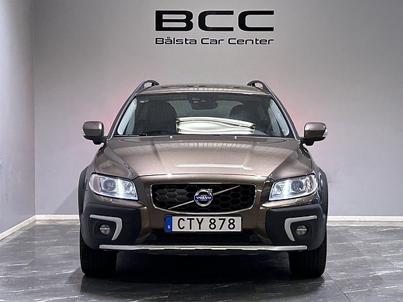 Volvo XC70 2 of 5