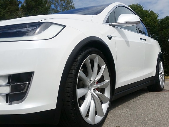 Tesla Model X 29 of 30
