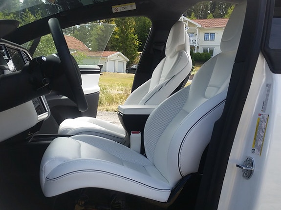 Tesla Model X 6 of 30