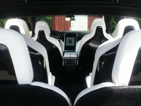Tesla Model X 7 of 30