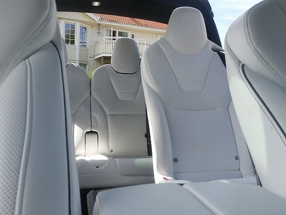 Tesla Model X 8 of 30