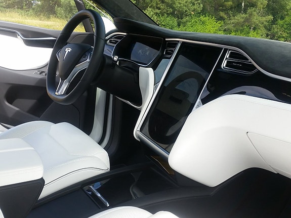 Tesla Model X 9 of 30
