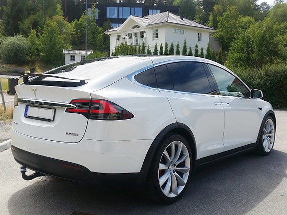 Tesla Model X 4 of 5