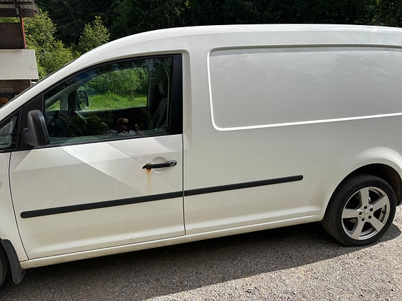 Volkswagen Caddy Maxi 2 of 5