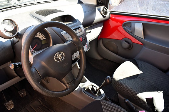Toyota Aygo 2 of 5