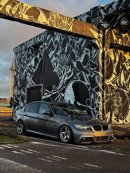 BMW 325d 4 of 5