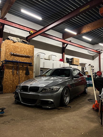 BMW 325d 3 of 5