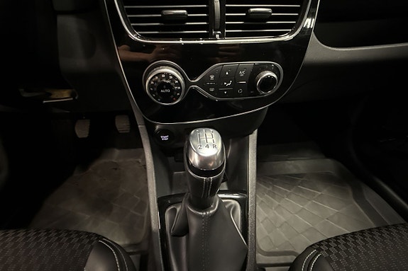 Renault Clio 17 of 21