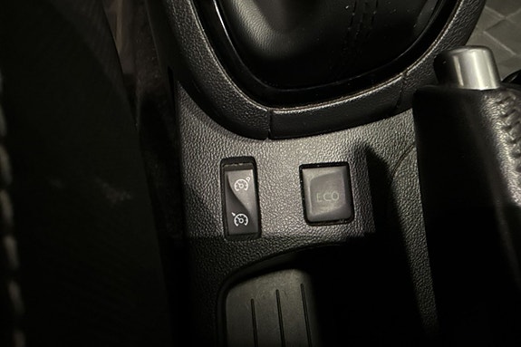 Renault Clio 18 of 21