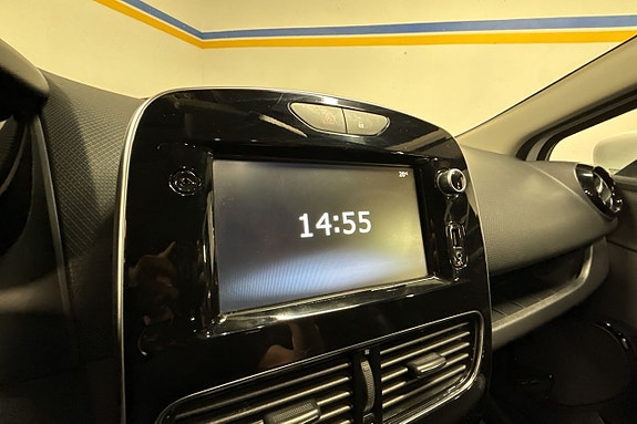 Renault Clio 16 of 21