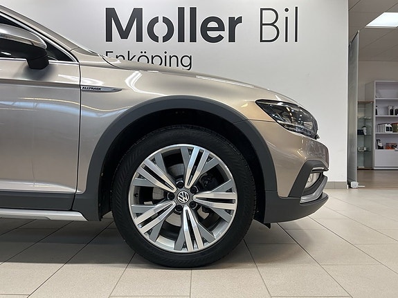 Volkswagen Passat Alltrack 4 of 5