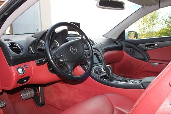 Mercedes-Benz SL500 4 of 5