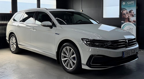 Volkswagen Passat 2 of 5