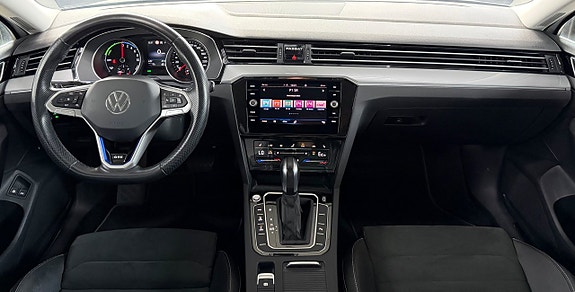 Volkswagen Passat 11 of 14