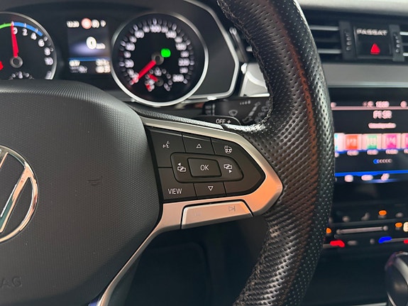 Volkswagen Passat 12 of 14