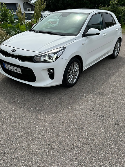 Kia Rio 2 of 5
