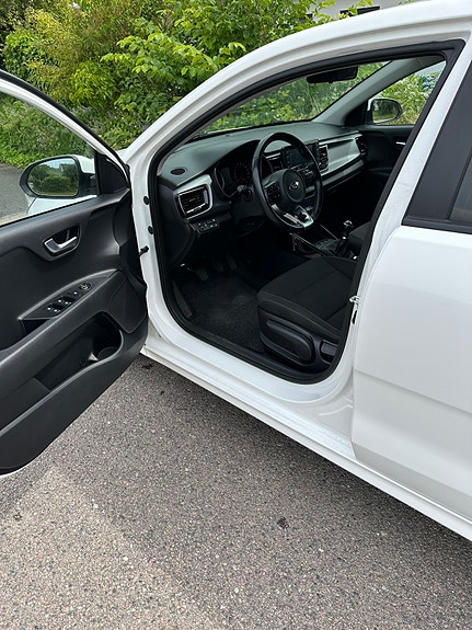 Kia Rio 4 of 5
