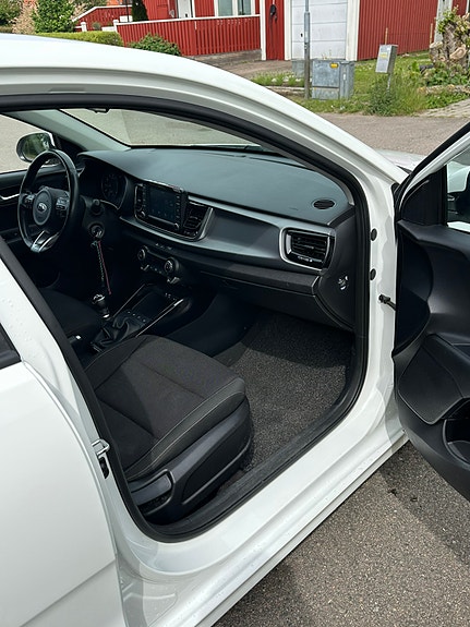 Kia Rio 5 of 5