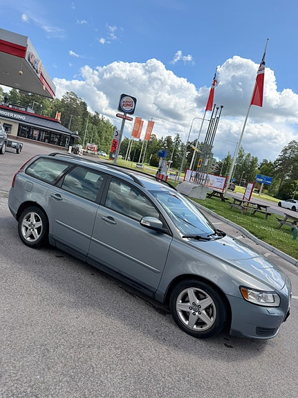 Volvo V50 3 of 5
