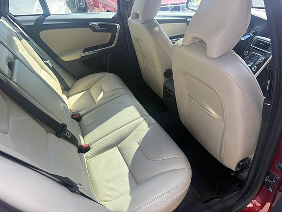 Volvo V60 11 of 12