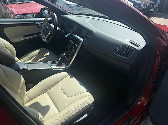 Volvo V60 12 of 12