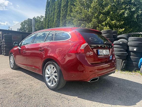Volvo V60 4 of 12