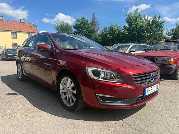 Volvo V60 2 of 12