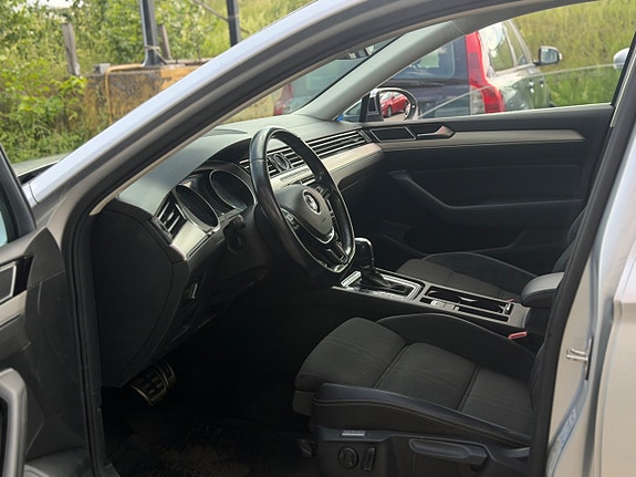 Volkswagen Passat Alltrack 6 of 10