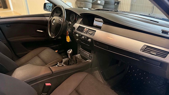 BMW 520i 14 of 17