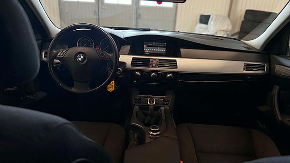 BMW 520i 16 of 17