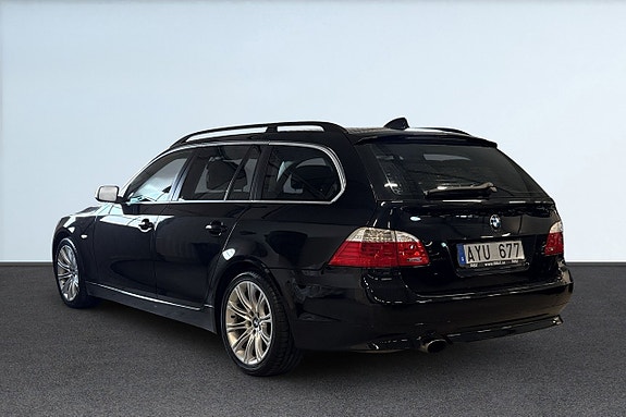 BMW 520i 3 of 5
