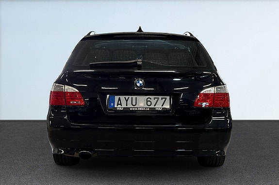 BMW 520i 4 of 5
