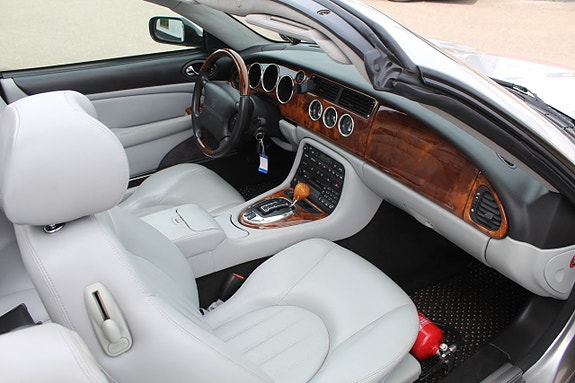 Jaguar XK 8 of 15